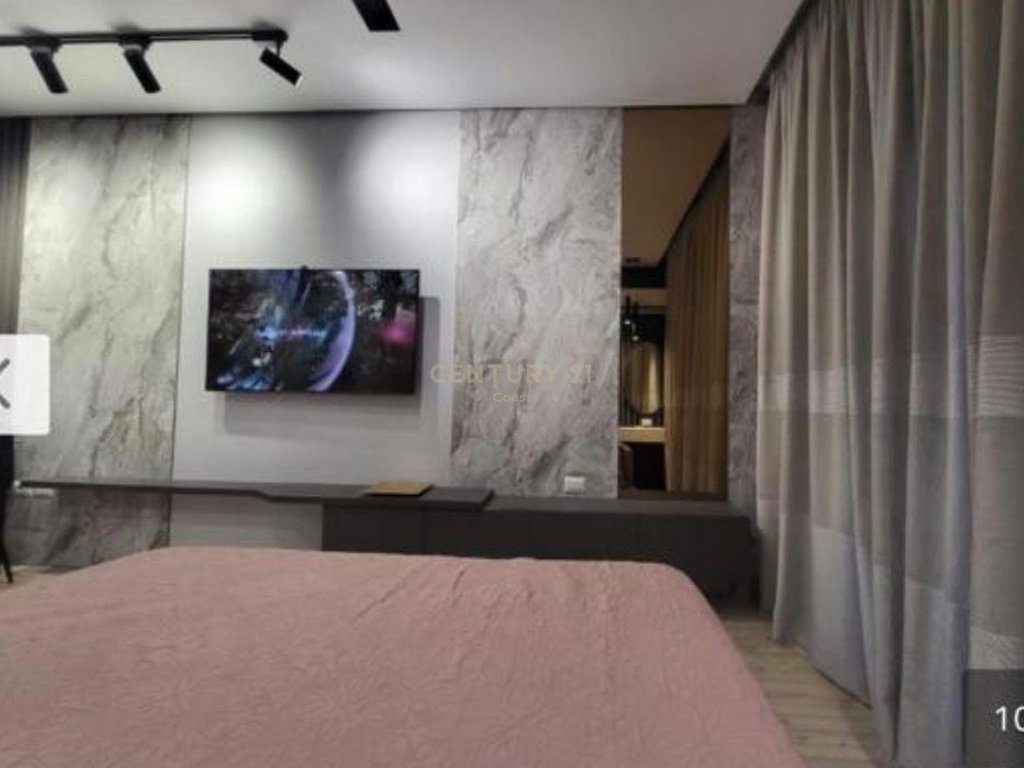 Studio moderne për qira në vijën e parë të Lungomares, kati i 4-t
