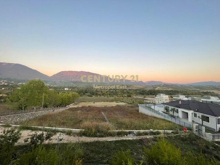 🏡 SUPER OFERTË – TOKË NË SHITJE NË FARKË 🌿