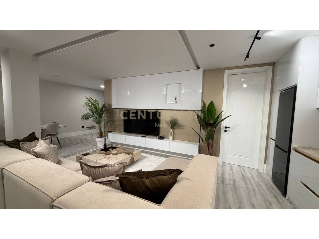 SUPER APARTAMENT 2+1 ME QIRA NE BLLOK