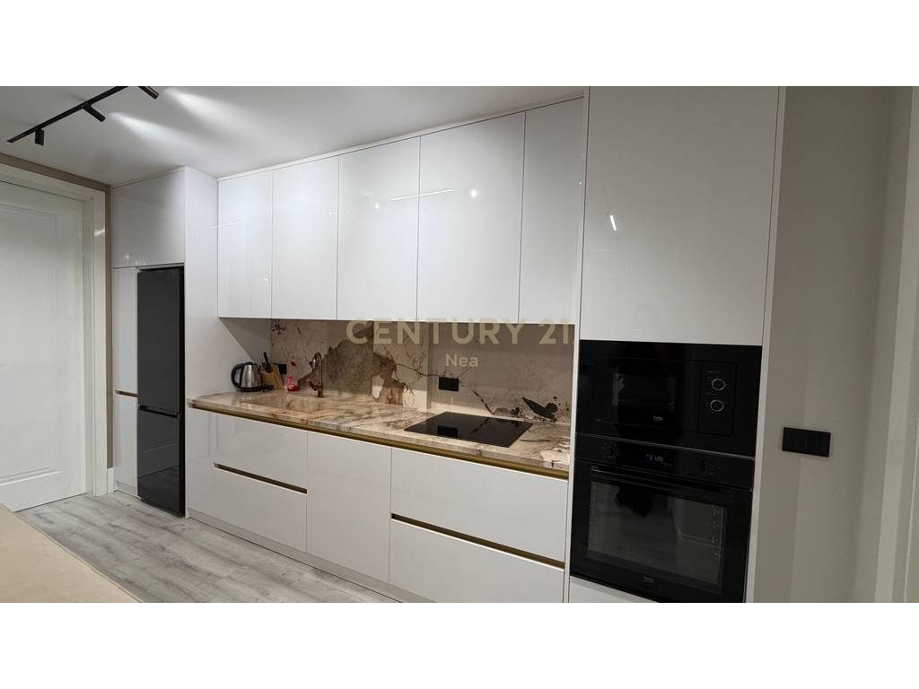 SUPER APARTAMENT 2+1 ME QIRA NE BLLOK