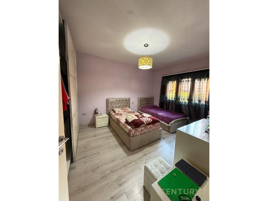 Apartament 1+1 në Shitje në Komuna e Parisit