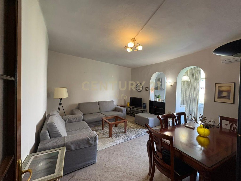 Jepet me Qera Apartament 1+1 pranë Hotel Colosseo – Rruga e Durrësit, Tiranë!
