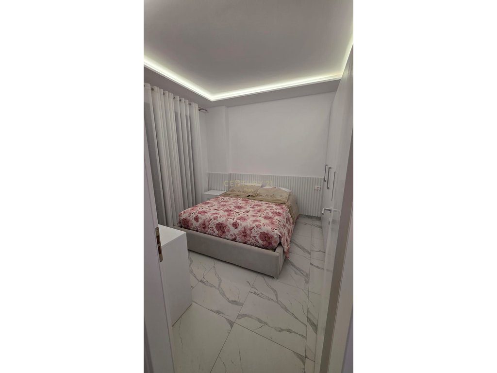 Apartament 1+1 Me Qira në Golem !