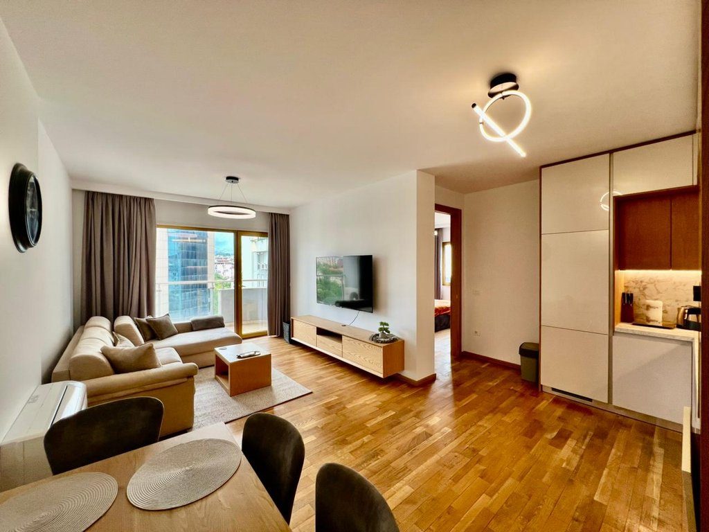 QIRA, APARTAMENT PREMIUM 1️⃣➕1️⃣ me PAMJE FANTASTIKE, KULLAT BINJAKE‼️