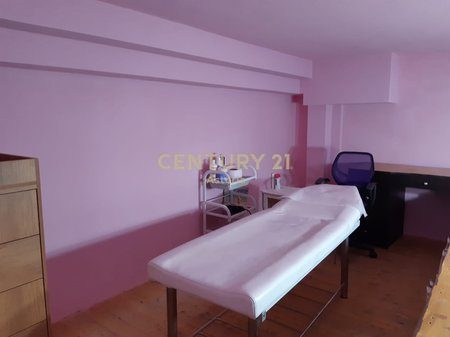Ambient Komercial kat 0  per qira ne Astir .