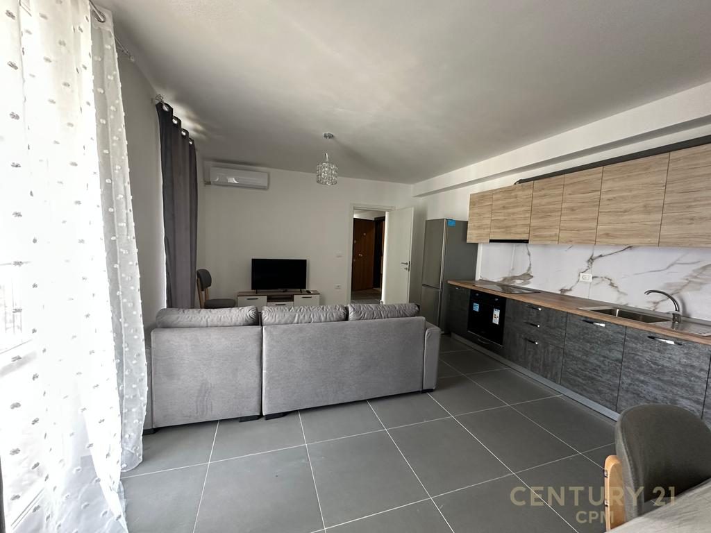 Apartament 3+1 Me Qira Rruga 5 Maji