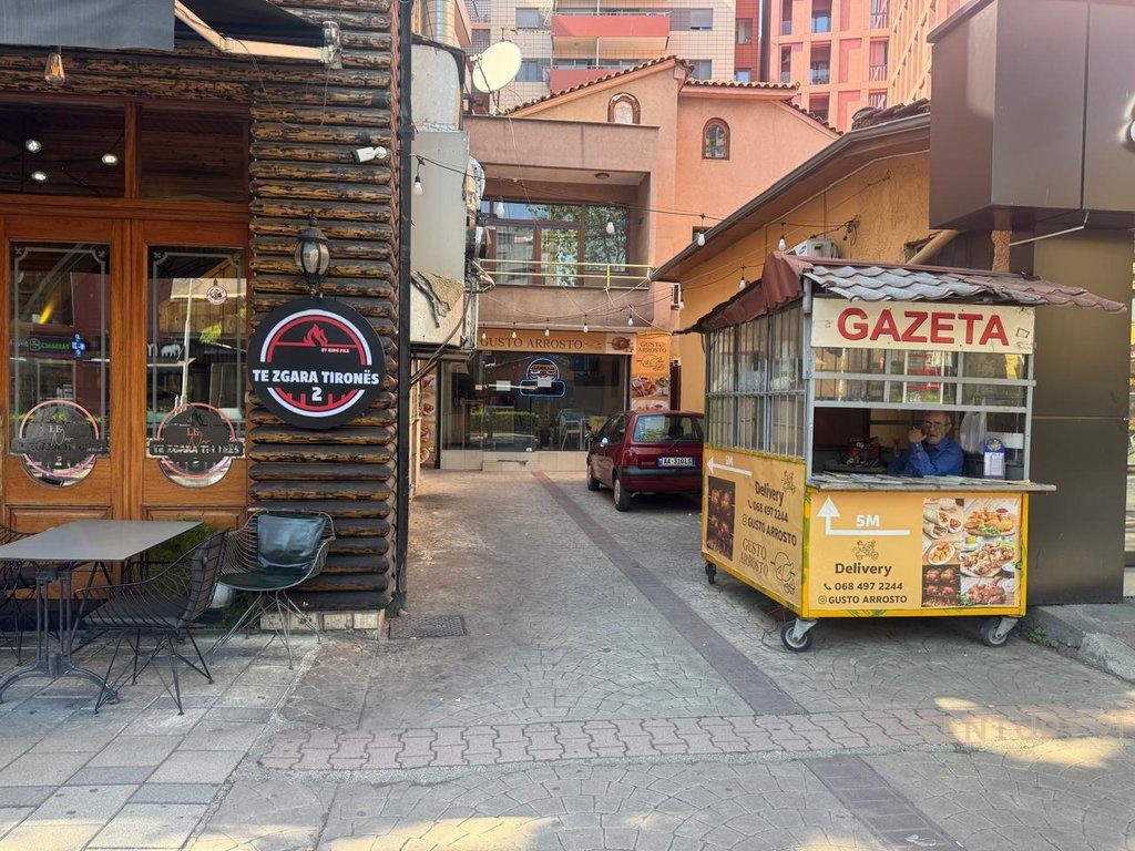 DYQAN BUZE RRUGE KRYESORE TEK RRUGA E KAVAJES !