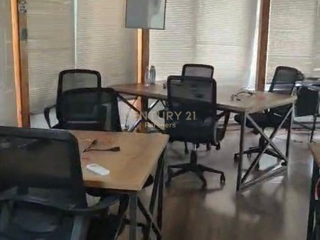 RRUGA E KAVAJES, KOMERCIAL PER QIRA