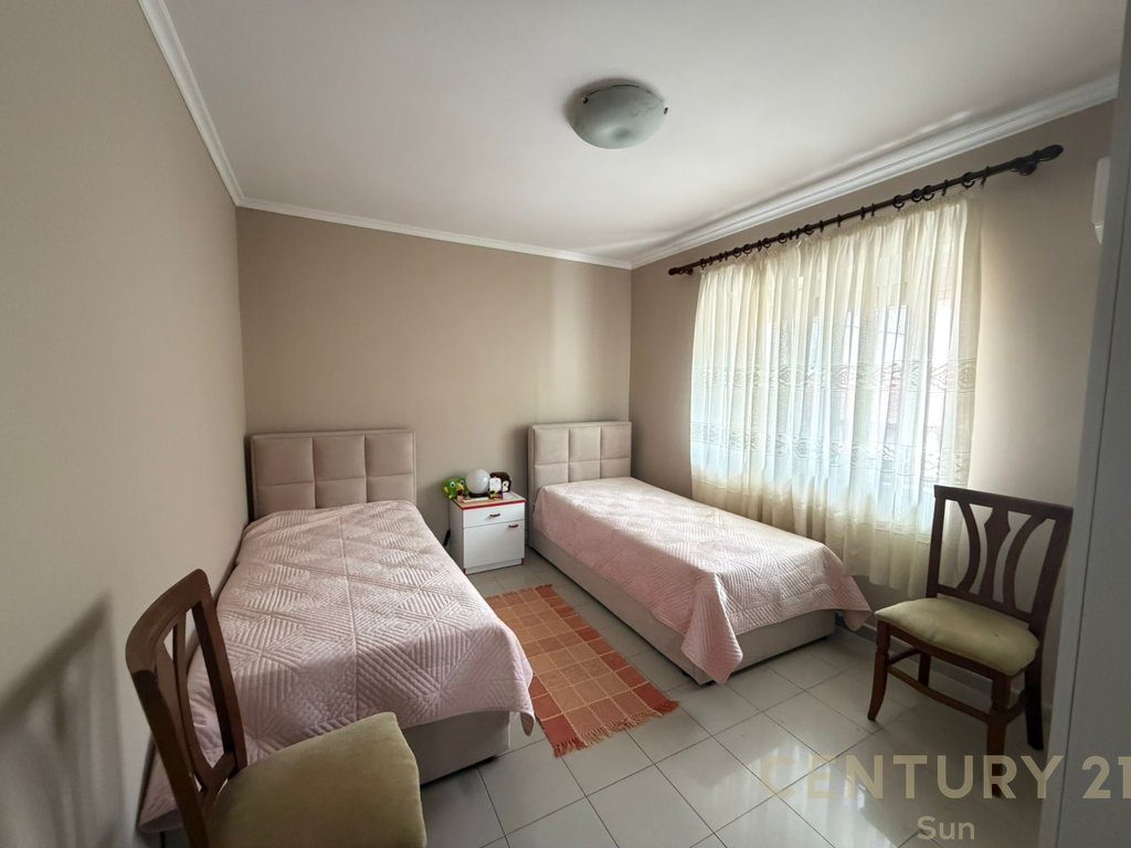 APARTAMENT ME QIRA 2+1 PERBALL SHKOLLES QEMAL STAFA