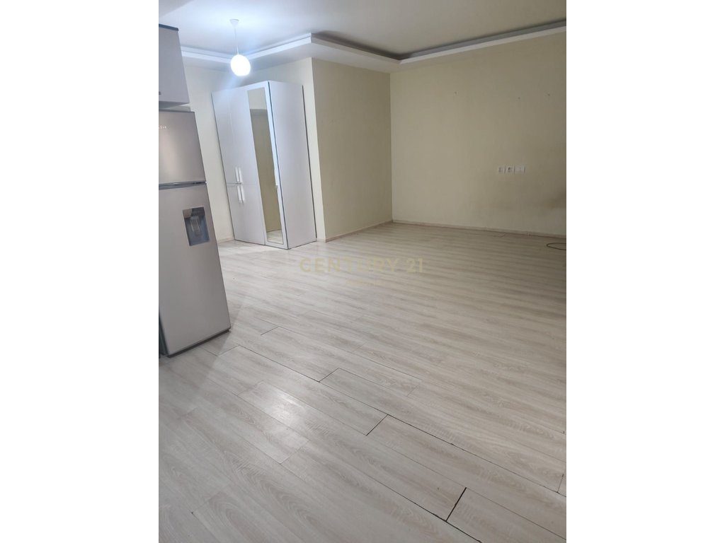 Shitet apartament 2+1 te 5 Maji