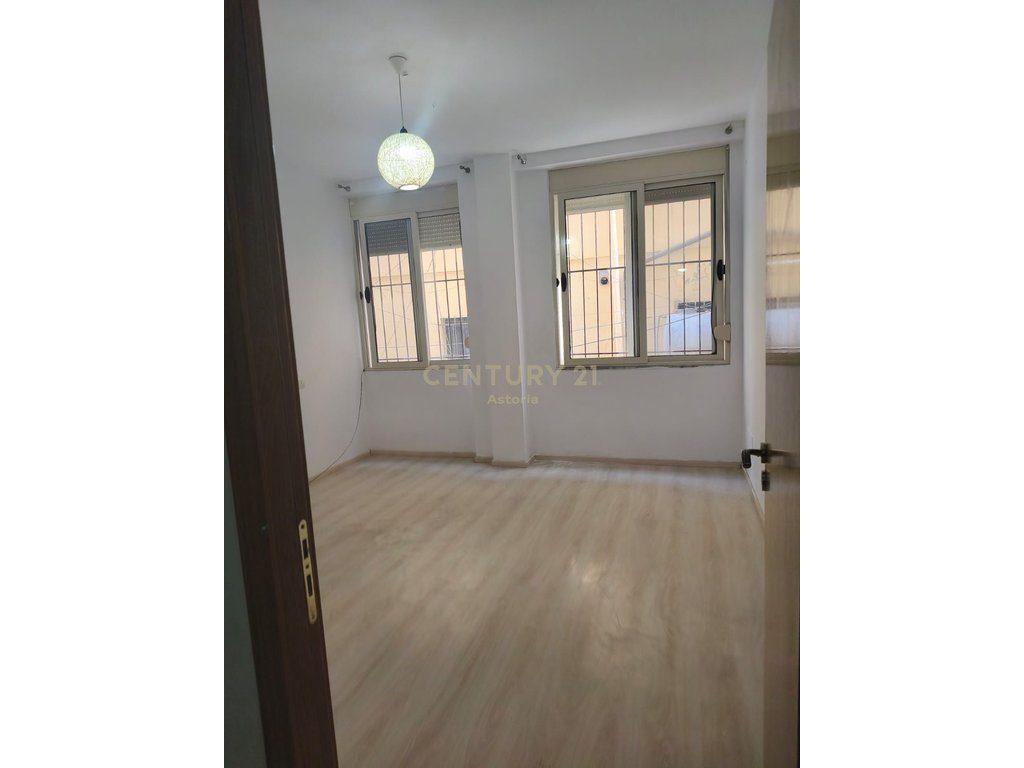 Shitet apartament 2+1 te 5 Maji