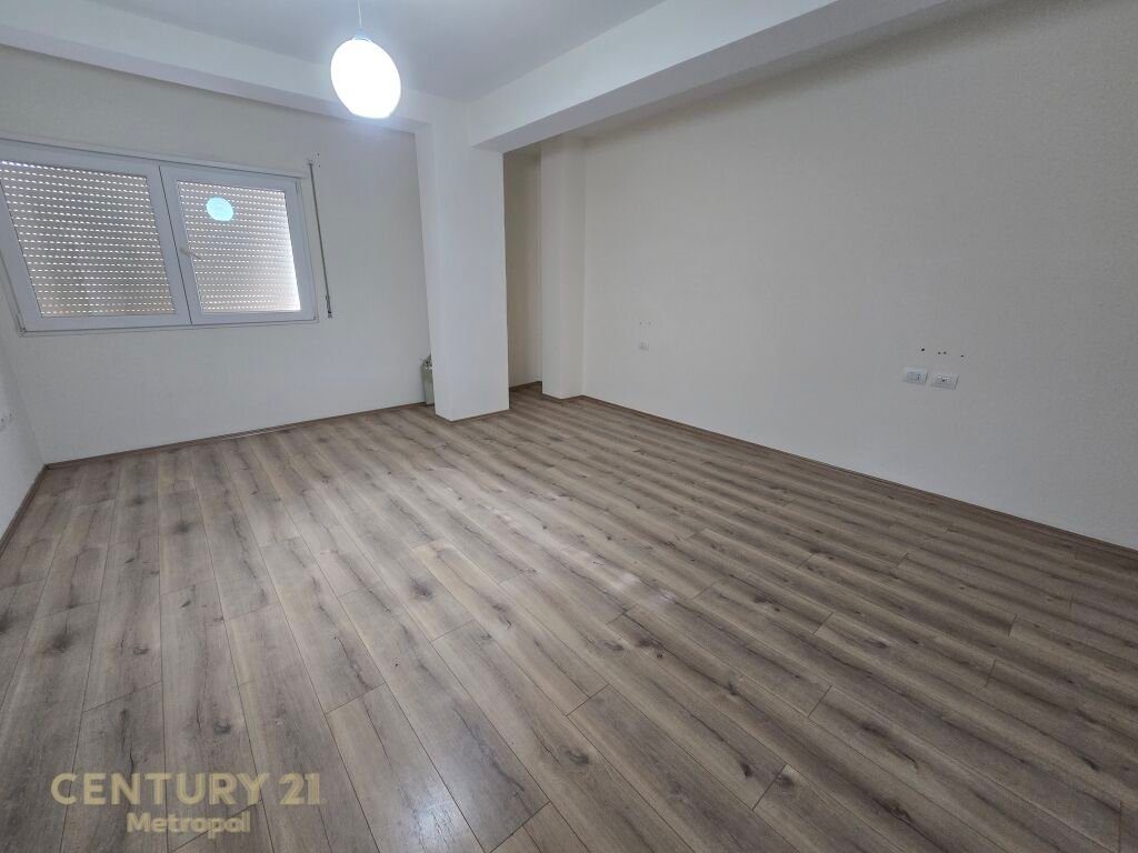 SHESIM APARTAMENT 3+1+2 SIPER KOPSHTIT BOTANIK !