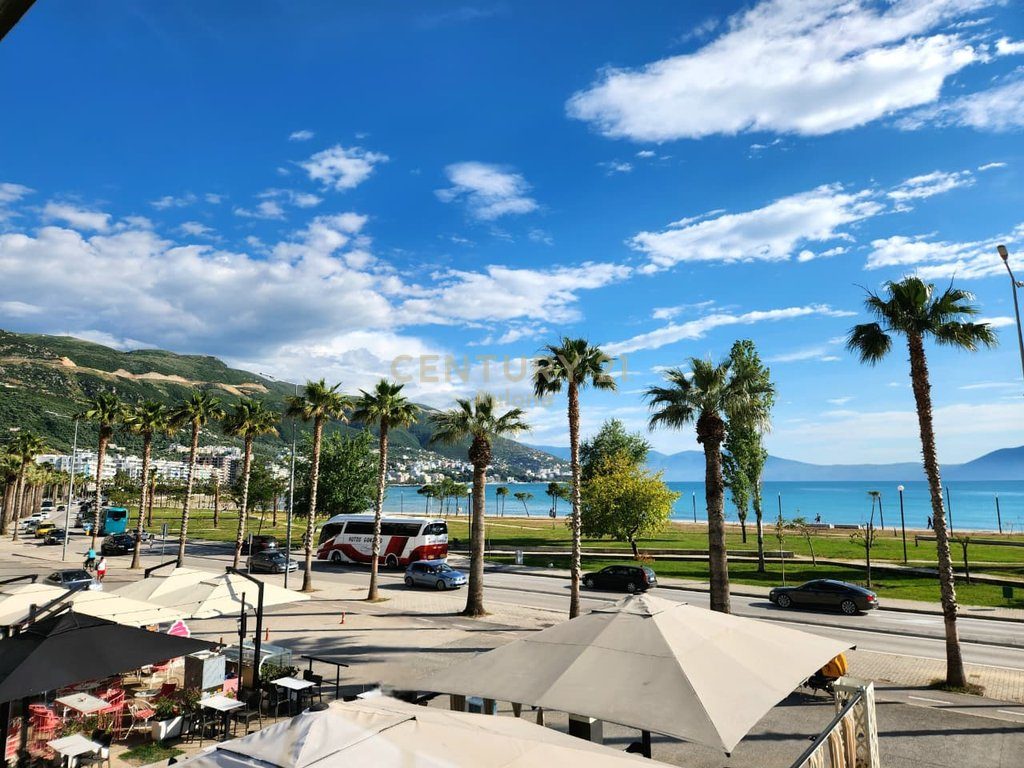 Ambient Biznesi për Shitje në Lungomare 1, Vlorë – Pozicion Strategjik në Vijë të Parë me Pamje Deti - Century 21 Albani...