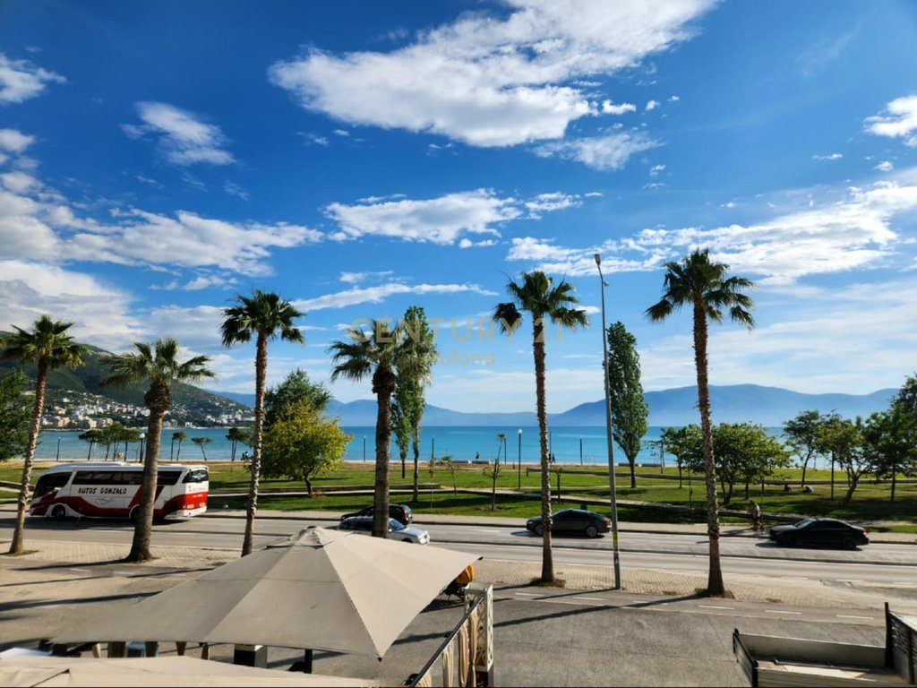 Ambient Biznesi për Shitje në Lungomare 1, Vlorë – Pozicion Strategjik në Vijë të Parë me Pamje Deti - Century 21 Albani...