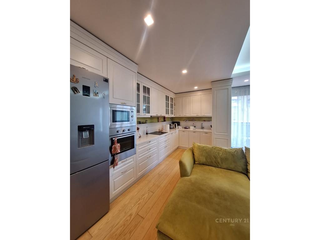 APARTAMENT 3+1+2 TE RR. KAVAJES, HIM KOLLI !