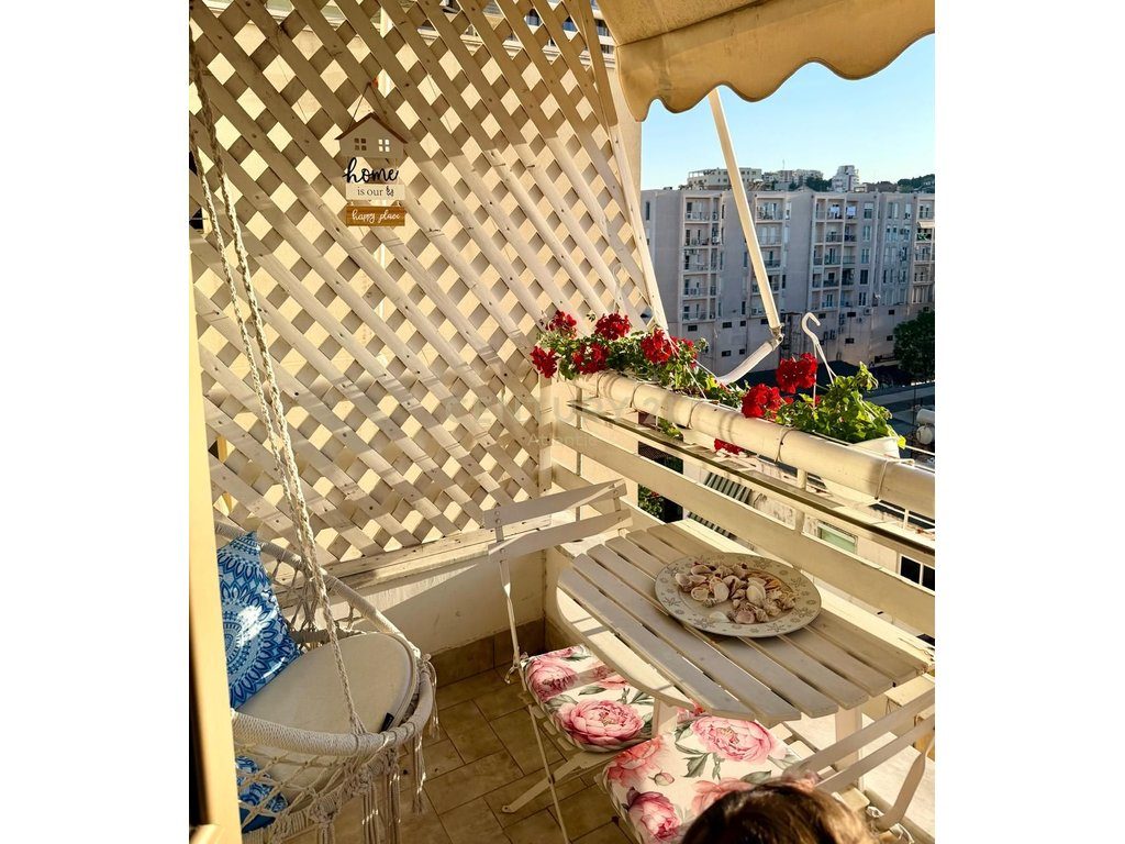 APARTAMENT 2+1 ME QIRA NE QENDER DURRES!