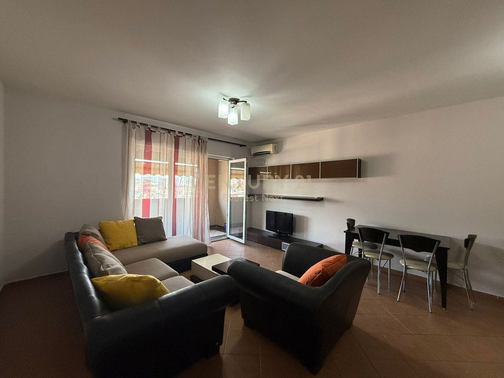Jepet me Qira Apartament 1+1 Oxhaku