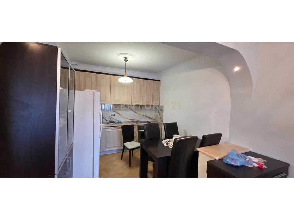 SHITET APARTAMENT 2+1 TEK ISH RESTORANT DURRSI!