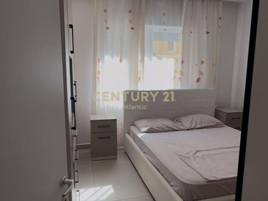 Apartament 1+1 Me Qira në Plazh Hekurudha, 50m Larg Detit - 500€