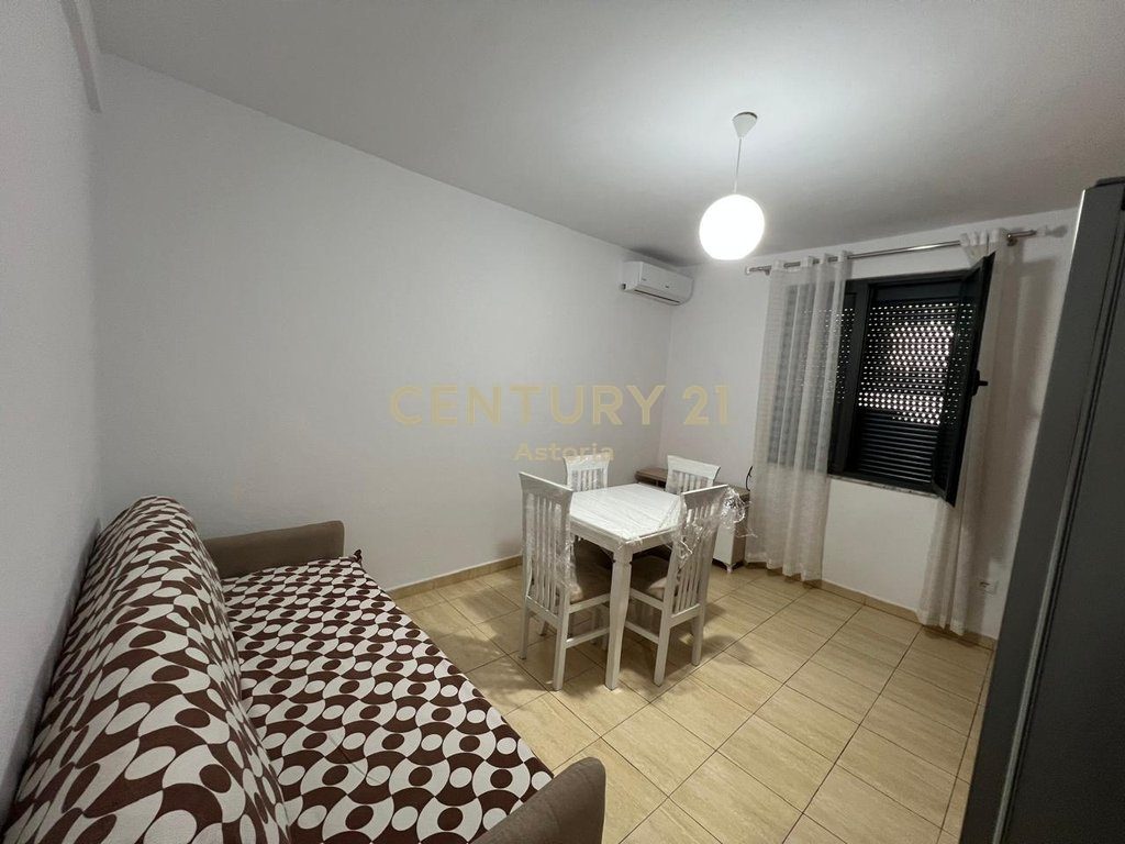 Jepet me qira apartament 2+1, rruga Mine Peza