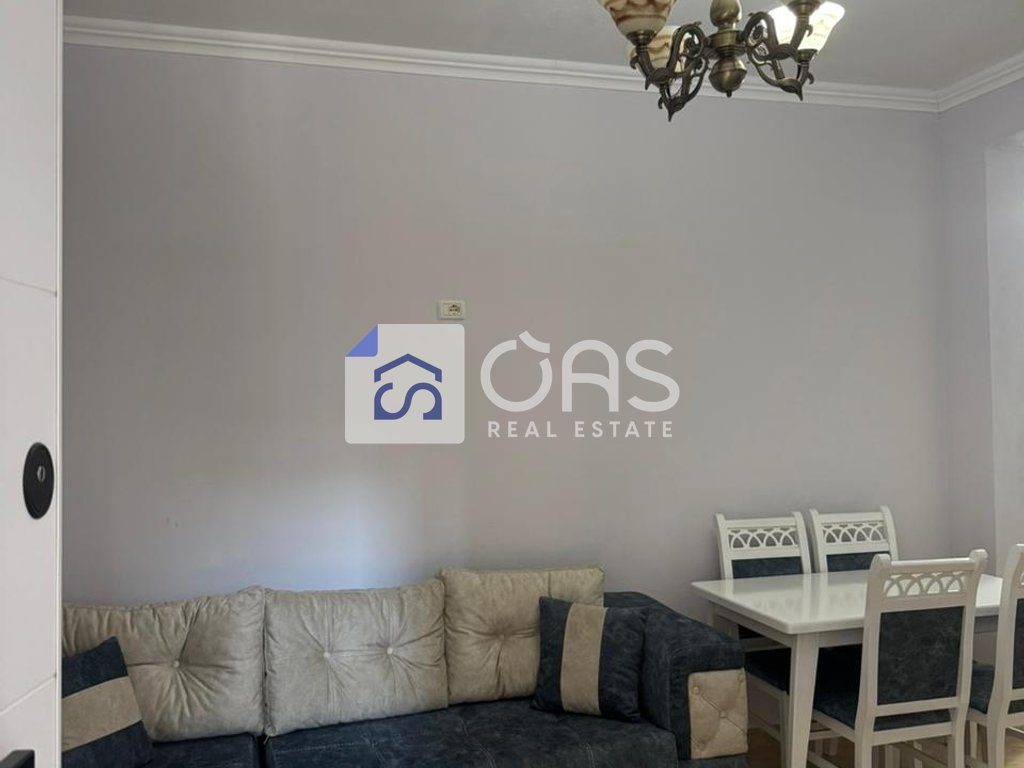 Jepet me qera apartamenti  1+1 porcelain