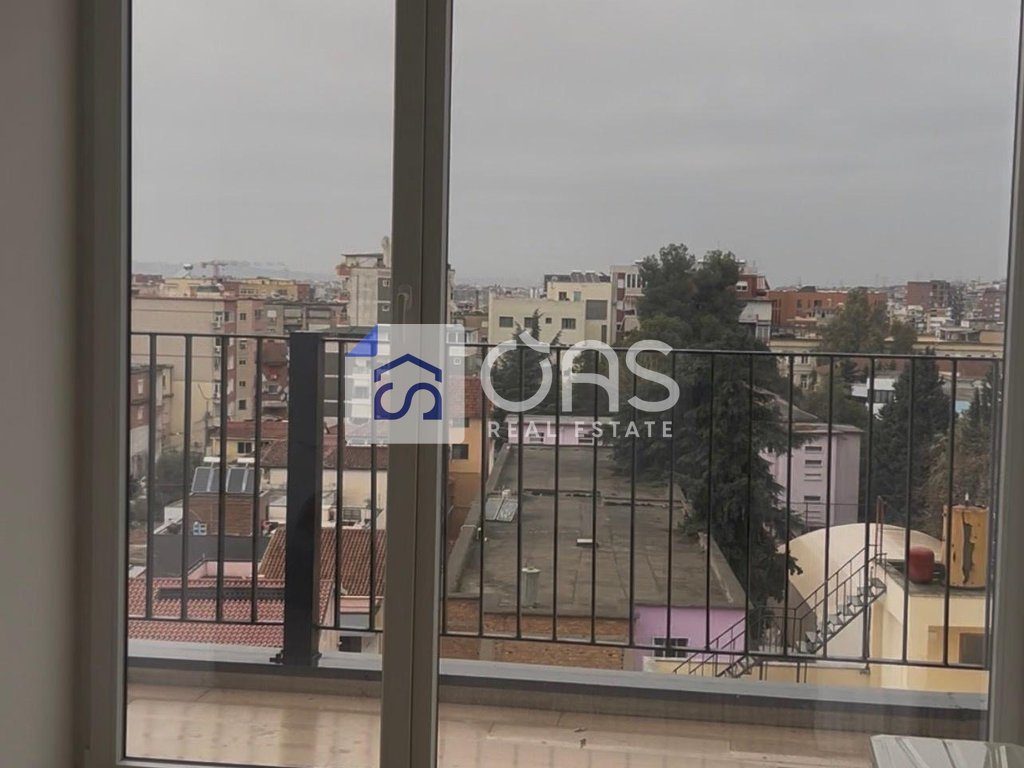 Jepet me qera apartament 1+1 bosh    pazari i ri (emi6)