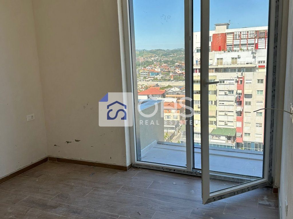 Shitet apartament 2+1+2 me post parkimik    fusha aviacionit