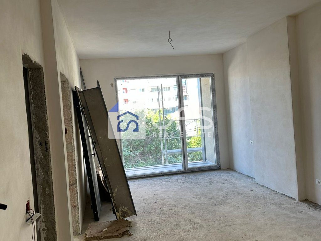 Shitet apartament 1+1 fusha aviacionit