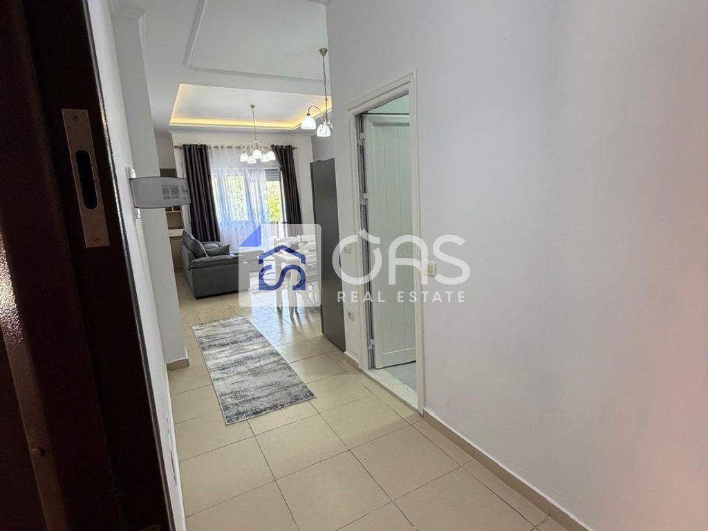 Jepet me qera apartamenti  1+1 kopshti botanik  (xhamia)