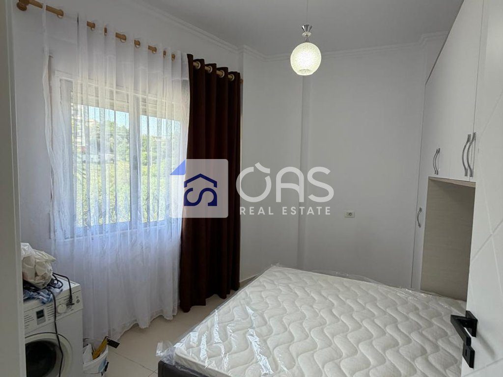 Jepet me qera apartamenti  1+1 kopshti botanik  (xhamia)