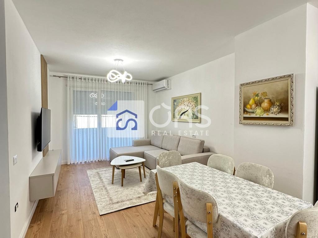 Jepet me qera apartament 2+1+2 QSUT (perball ministris se mbrojtjes)