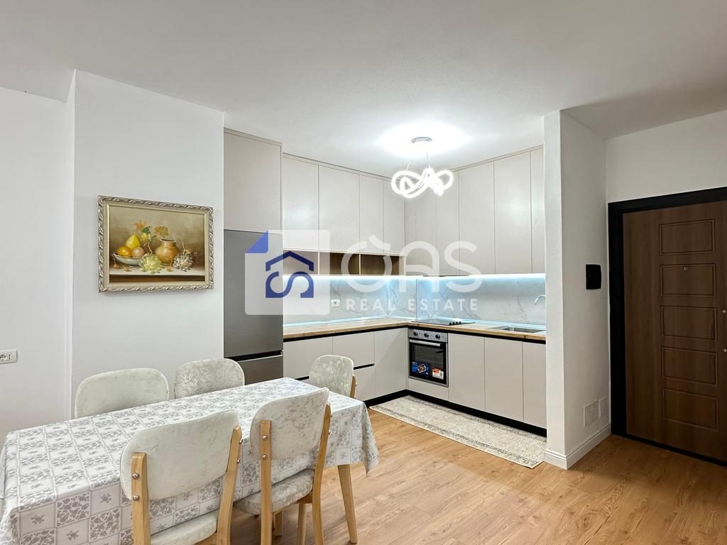 Jepet me qera apartament 2+1+2 QSUT (perball ministris se mbrojtjes)