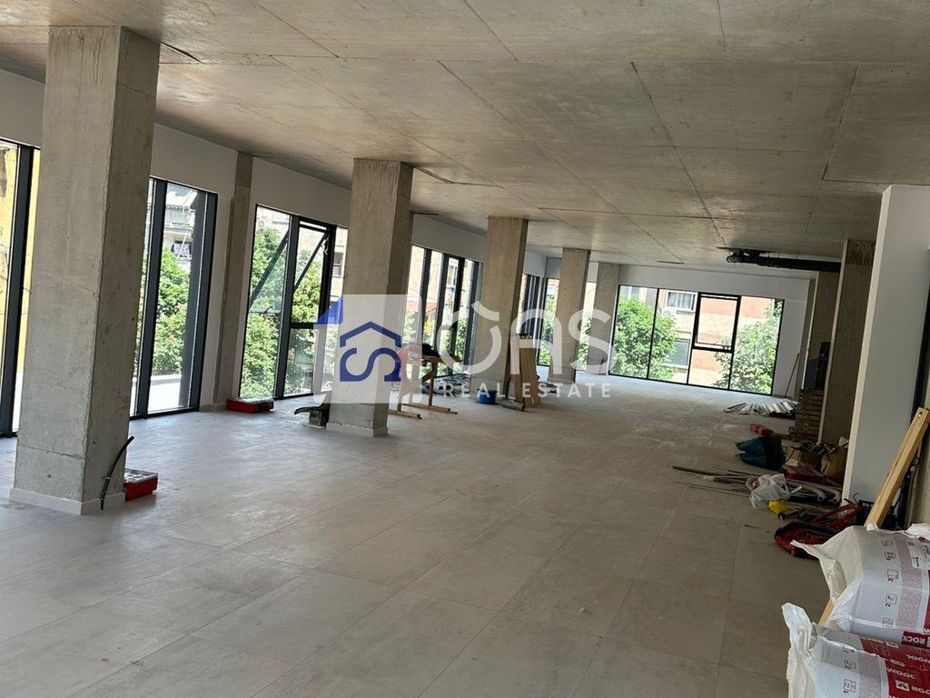 shitet ambienti per biznes  rruga e barrikadave
