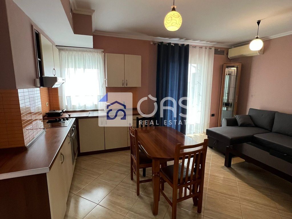 Jepet me qera apartament 1+1 rruga e dibres