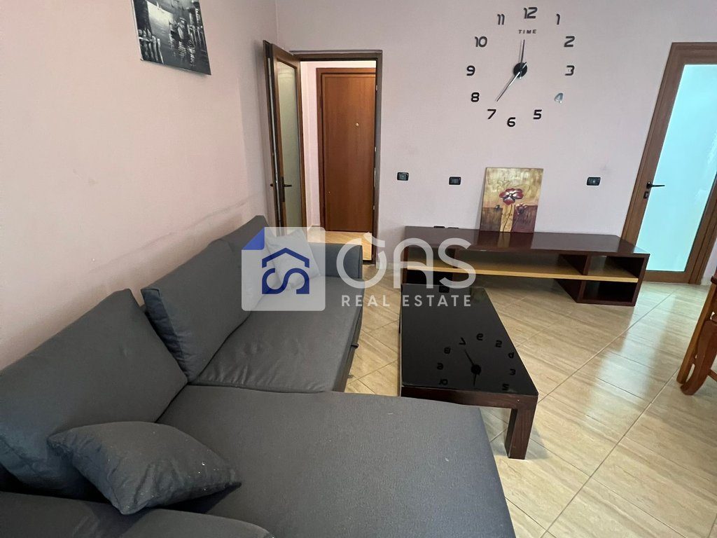 Jepet me qera apartament 1+1 rruga e dibres