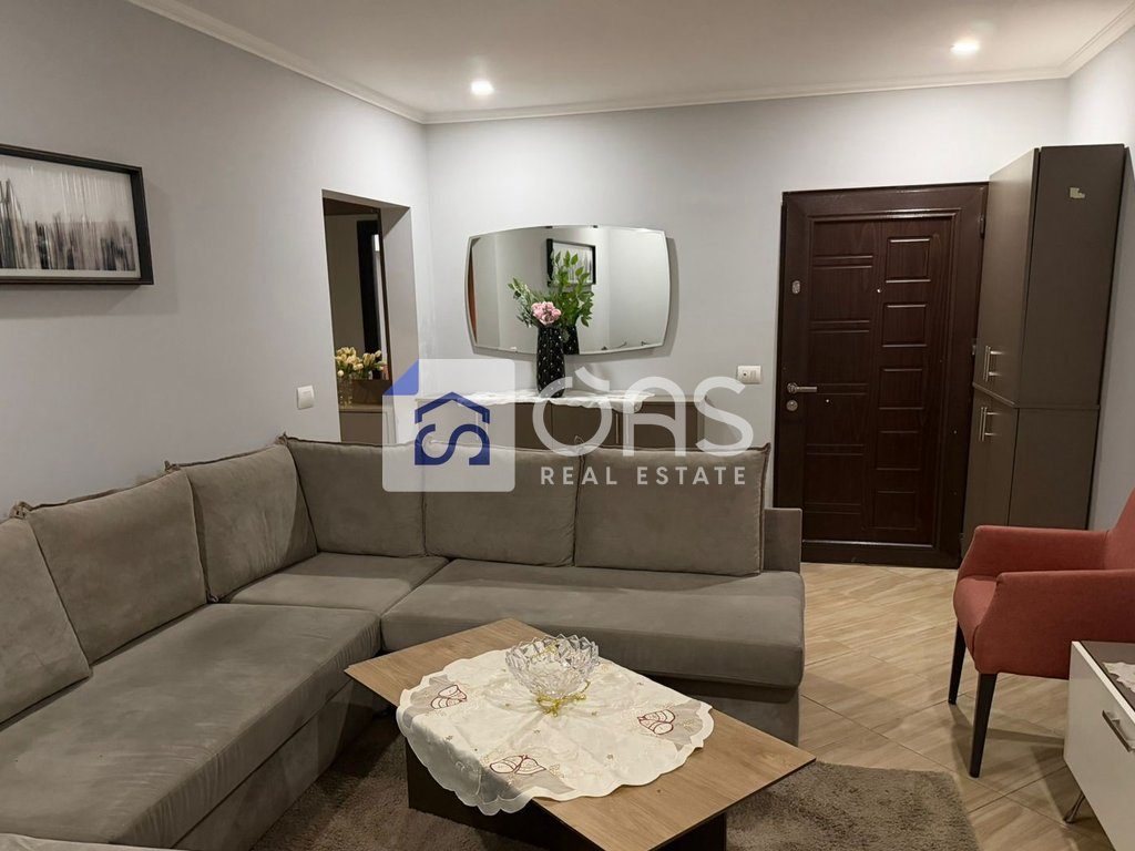 Jepet me qera apartament 1+1 QENDER