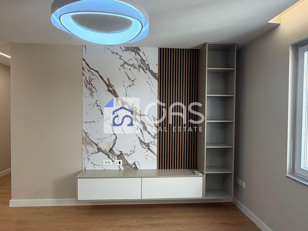 Shitet Apartament 2+1 STACIONI I TRENIT