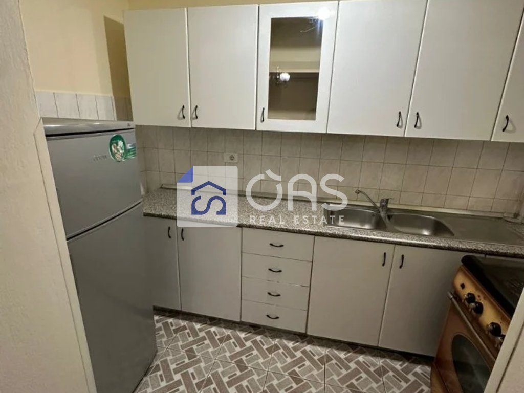 Jepet Apartment me qera 3+1 zogu i pare (fakulteti i shkecave te natyres)