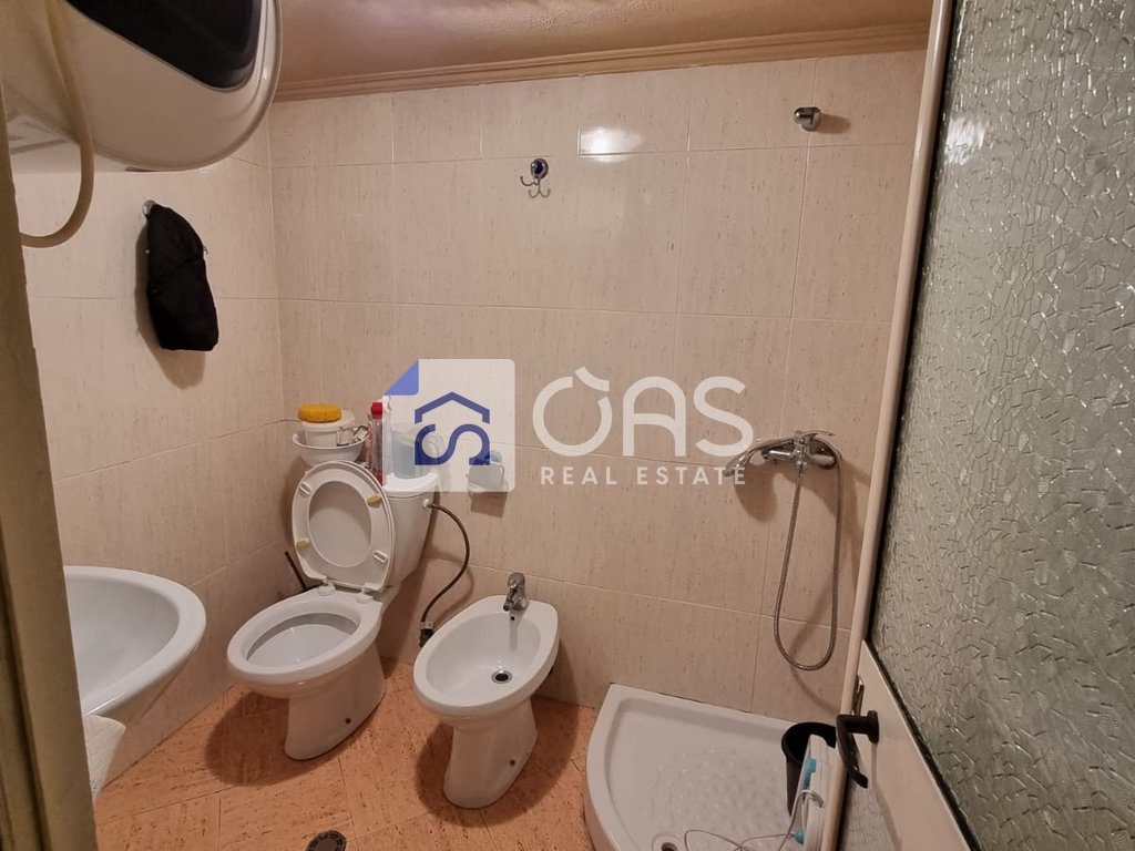 Shitet ambienti per cdo lloj biznesi  rruga e durrsit   (OKAZION)
