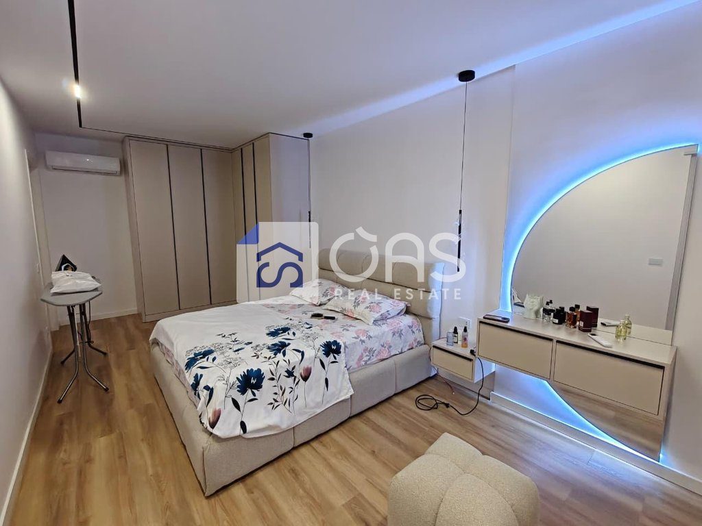 Shitet Apartament 2+1 kompleksi Universcity