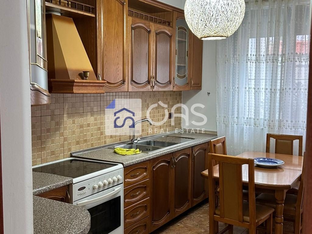 Jepet apartament me qera 1+1 vasil shanto  (cmimi okazion)