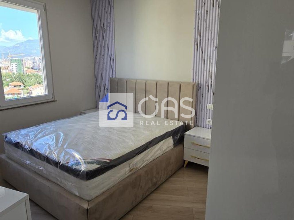 Jepet apartament me qera 1+1 Astir (pallati edglis)