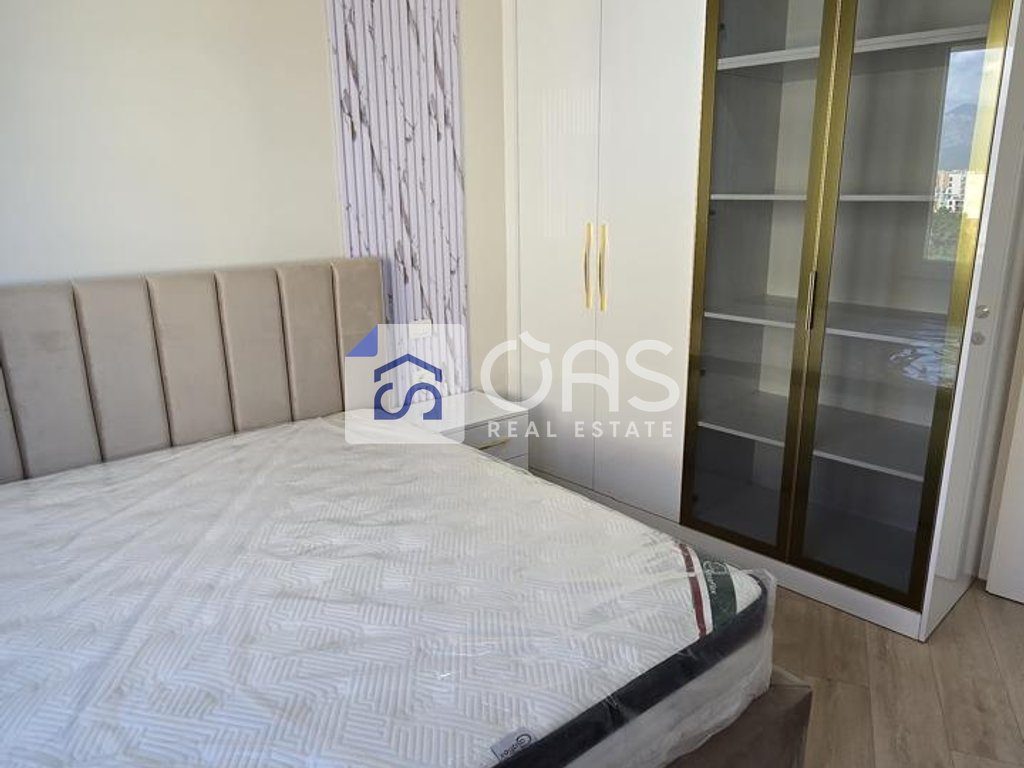 Jepet apartament me qera 1+1 Astir (pallati edglis)
