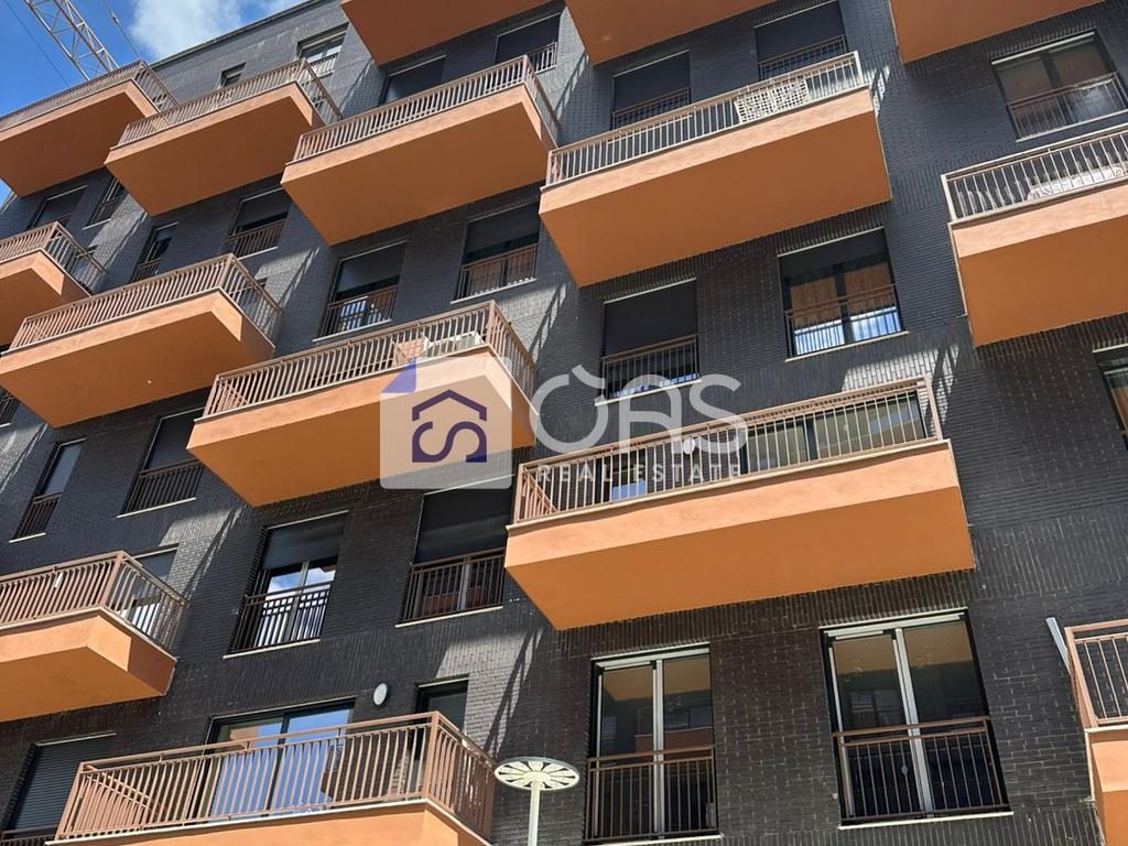 Shitet apartament 2+1+2 Fusha aviacionit  (2 poste parkimi)