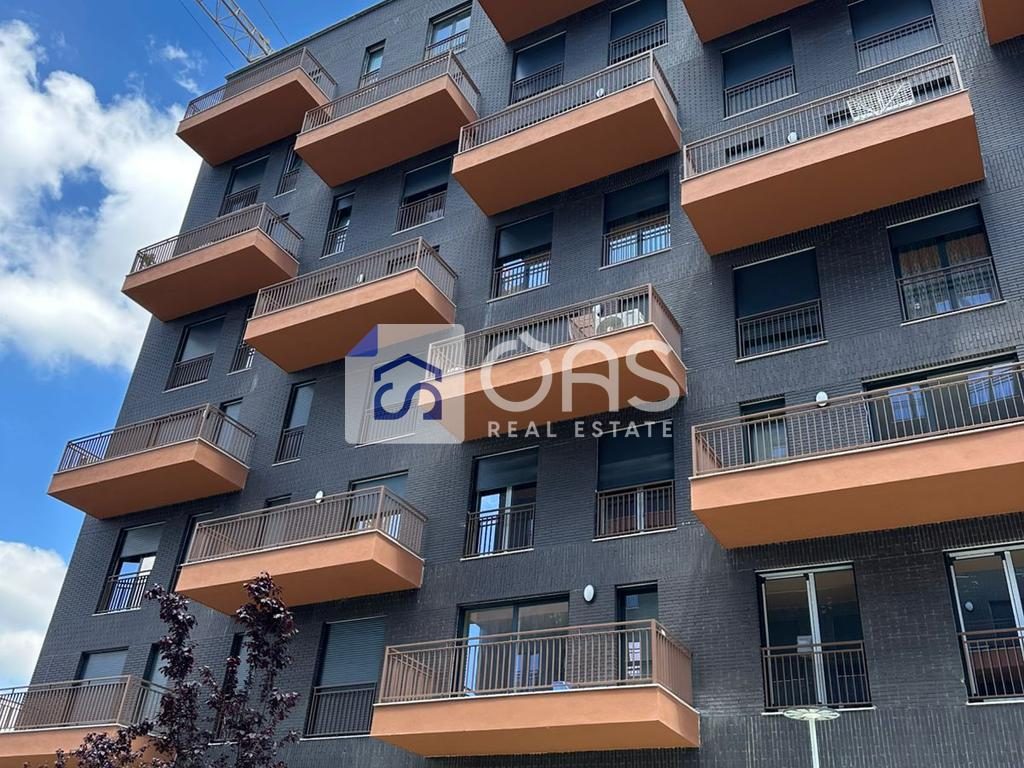 Shitet apartament 2+1+2 Fusha aviacionit  (2 poste parkimi)