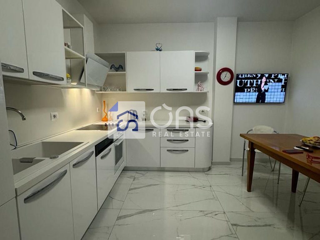 jepet me qira Apartament Premium  3+1+2  rruga e elbasanit (Perball Downtown)