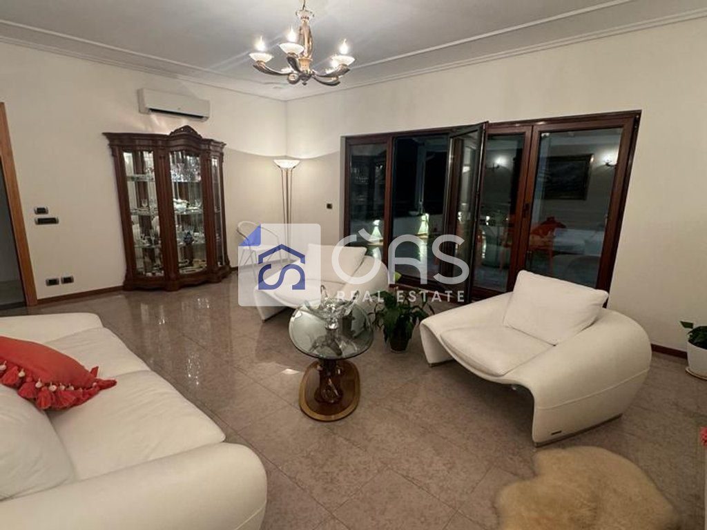 jepet me qira Apartament Premium  3+1+2  rruga e elbasanit (Perball Downtown)