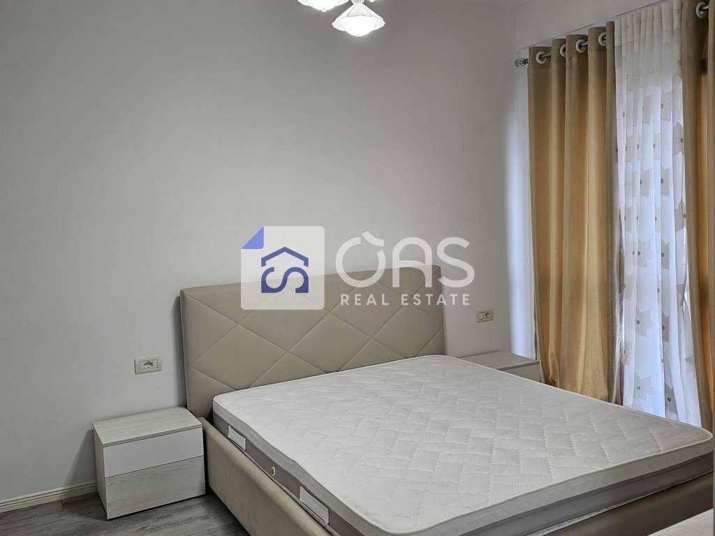 Jepet apartament me qera 2+1 5 maj