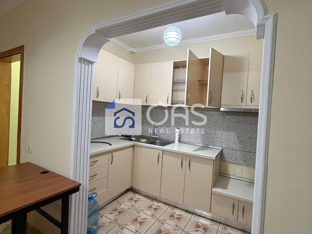 shitet apartament 1+1 pallati me shigjeta