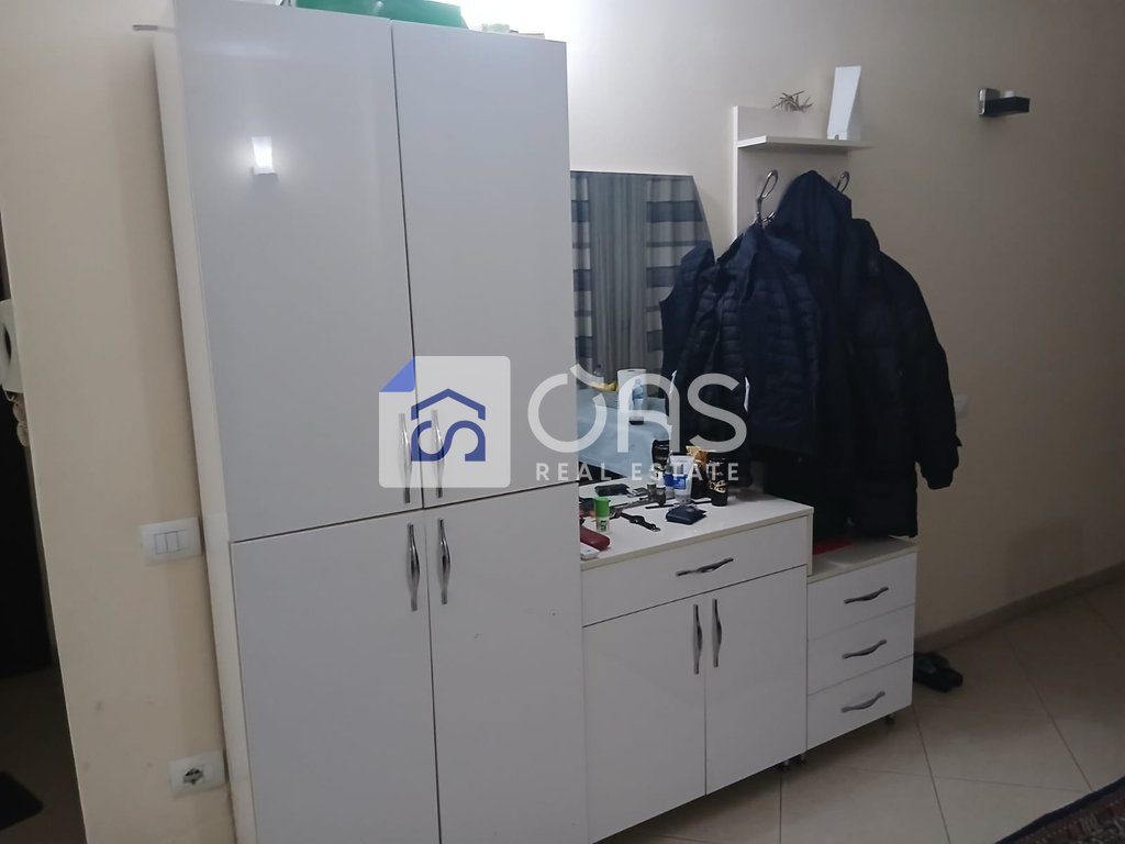 Jepet Apartament me qera 2+1 prane kristal center  (big market )